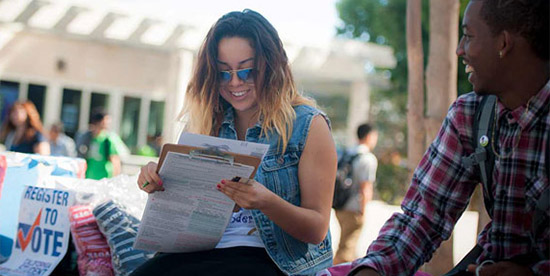 UC San Diego students registering to vote