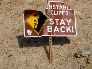 Black's beach unstable cliffs sign